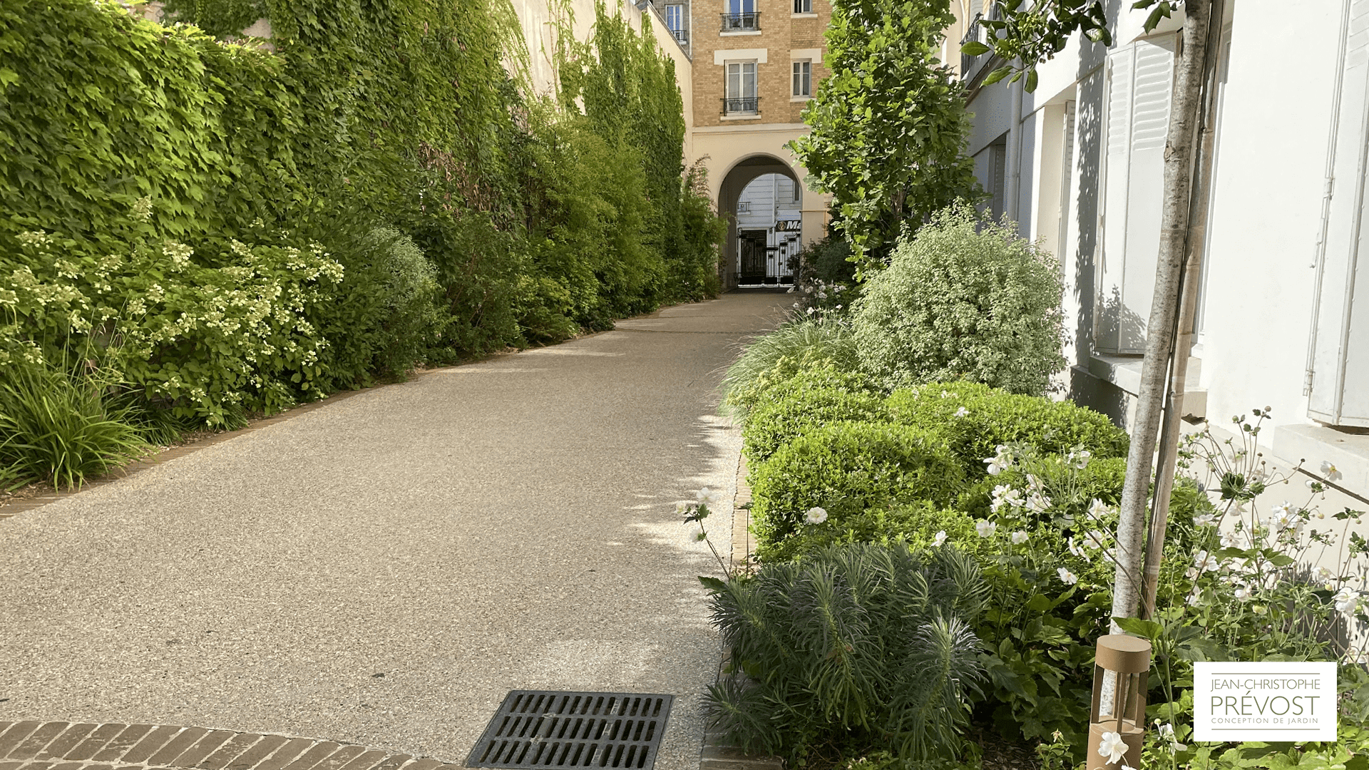 Jardin d'un immeuble en copro