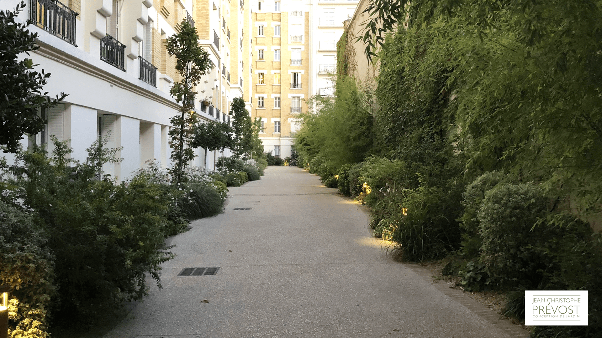 Jardin de co propriété d'un immeuble à Colombes