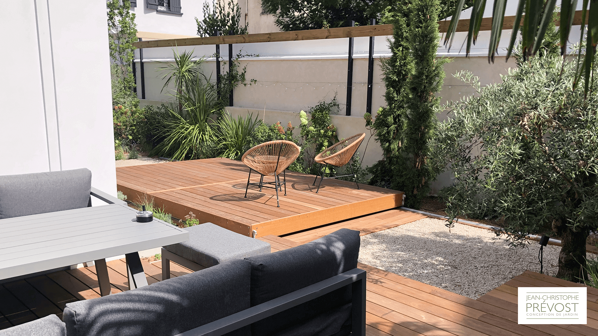 Terrasses d'une maison Moderne avec un parement de fleurs